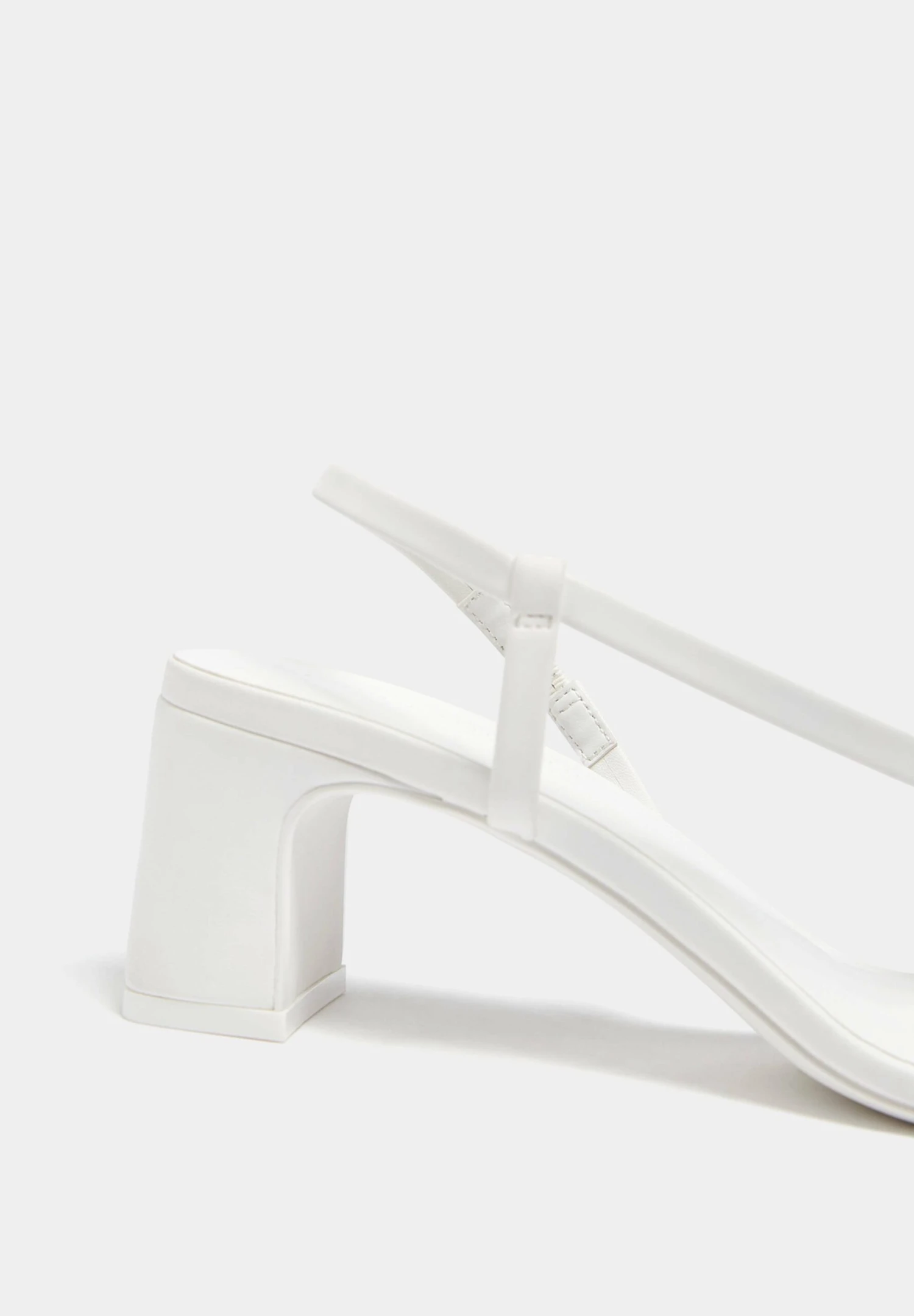 PULL & BEAR Absatz Mit Gekreuzten Riemen - Sandalen - White 6 PULL & BEAR Absatz Mit Gekreuzten Riemen - Sandalen - White - Afbeelding 4