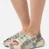 Ugg Sport Yeah Camopop - Sandalen - Moss Green 2 Ugg Sport Yeah Camopop - Sandalen - Moss Green -Anna Field Winkel 1c5fb160443f4a8da8e72edddbac1980