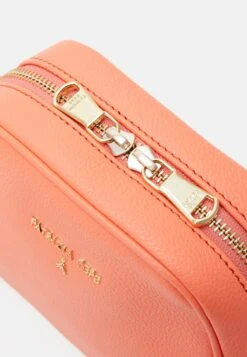 Patrizia Pepe Schoudertas - Coral Fluo 9 Patrizia Pepe Schoudertas - Coral Fluo -Anna Field Winkel 228abc4663e24d3eae0175de126095d2