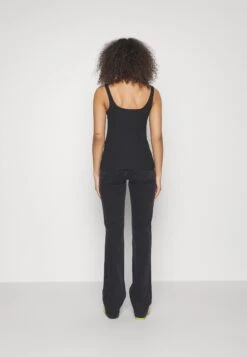 Flared Jeans - Black Denim 10 Flared Jeans - Black Denim -Anna Field Winkel 3dfec485026a4fed8442c822b36377a4