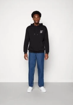 YOURTURN Unisex - Hoodie - Black -Anna Field Winkel 4fd65ab6362f4d079491ace00f01d6fc