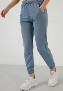 LELA Slim Fit - Trainingsbroek - Baby Blue -Anna Field Winkel 520add2a8af5473e8fa72cc78ed3496c
