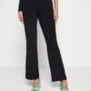 Noisy May Nmrobyn Bootcut Pants - Broek - Black 2 Noisy May Nmrobyn Bootcut Pants - Broek - Black -Anna Field Winkel 53a2b2aafb55467c81bf70c720870fb9