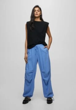 PULL & BEAR Flowing Parachute - Trainingsbroek - Blue -Anna Field Winkel 76b5554eeedb4185ac671c0acc712aae
