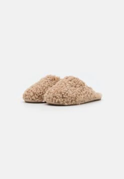 Ugg Maxi Curly Slide - Pantoffels - Sand -Anna Field Winkel 78ba8cb5354e4d749fce1bcfc355f5ff