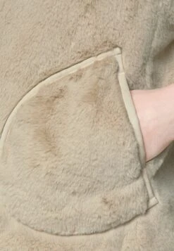 MARC CAIN Bodywarmer - Almond Milk -Anna Field Winkel 7cd14e8ad6fe4834a01639b80fc13efe