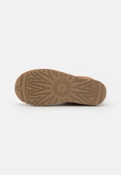 Ugg Classic Mini Regenerate - Korte Laarzen - Chestnut 13 Ugg Classic Mini Regenerate - Korte Laarzen - Chestnut -Anna Field Winkel 80f8d0dc0c40421ca6931ea68b3ccfb9