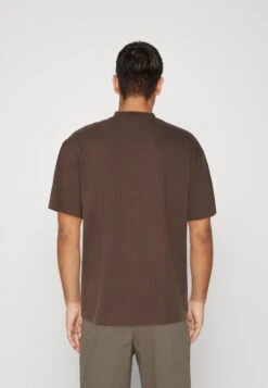 YOURTURN Unisex - T-Shirt Print - Brown 10 YOURTURN Unisex - T-Shirt Print - Brown -Anna Field Winkel 83d34202114a4bb3a0a4c8d1b9a736b1