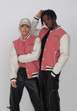 Lamar Varsity Jacket Unisex - Imitatieleren Jas - Coral -Anna Field Winkel 8a017222170a4fe5ab58d611207414c4