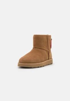 Ugg Classic Mini Logo Zip - Korte Laarzen - Chestnut -Anna Field Winkel 98e1ec91b2ac4e0d837fdb5762150015