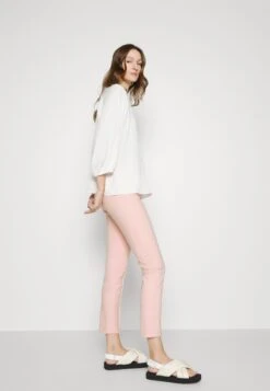 MARC CAIN Broek - Soft Powder Pink 15 MARC CAIN Broek - Soft Powder Pink -Anna Field Winkel a80dcf6d25524cdda08faf593ea35c61