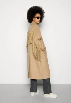 COLOURFUL REBEL Koko Fringe Coat - Mantel - Camel -Anna Field Winkel acb6d9484a834ec28f1bf5a6b3ee7b89