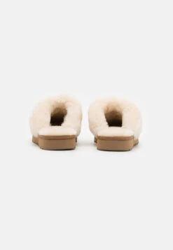 Ugg Cozy - Pantoffels - Cream 11 Ugg Cozy - Pantoffels - Cream -Anna Field Winkel b5571a74f6324f21a1659713442b57c9