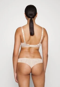 Chantelle Chic Essential Spacer - Beugel Bh - Golden Beige -Anna Field Winkel b69b835c3ebb4ab390cce84632151633