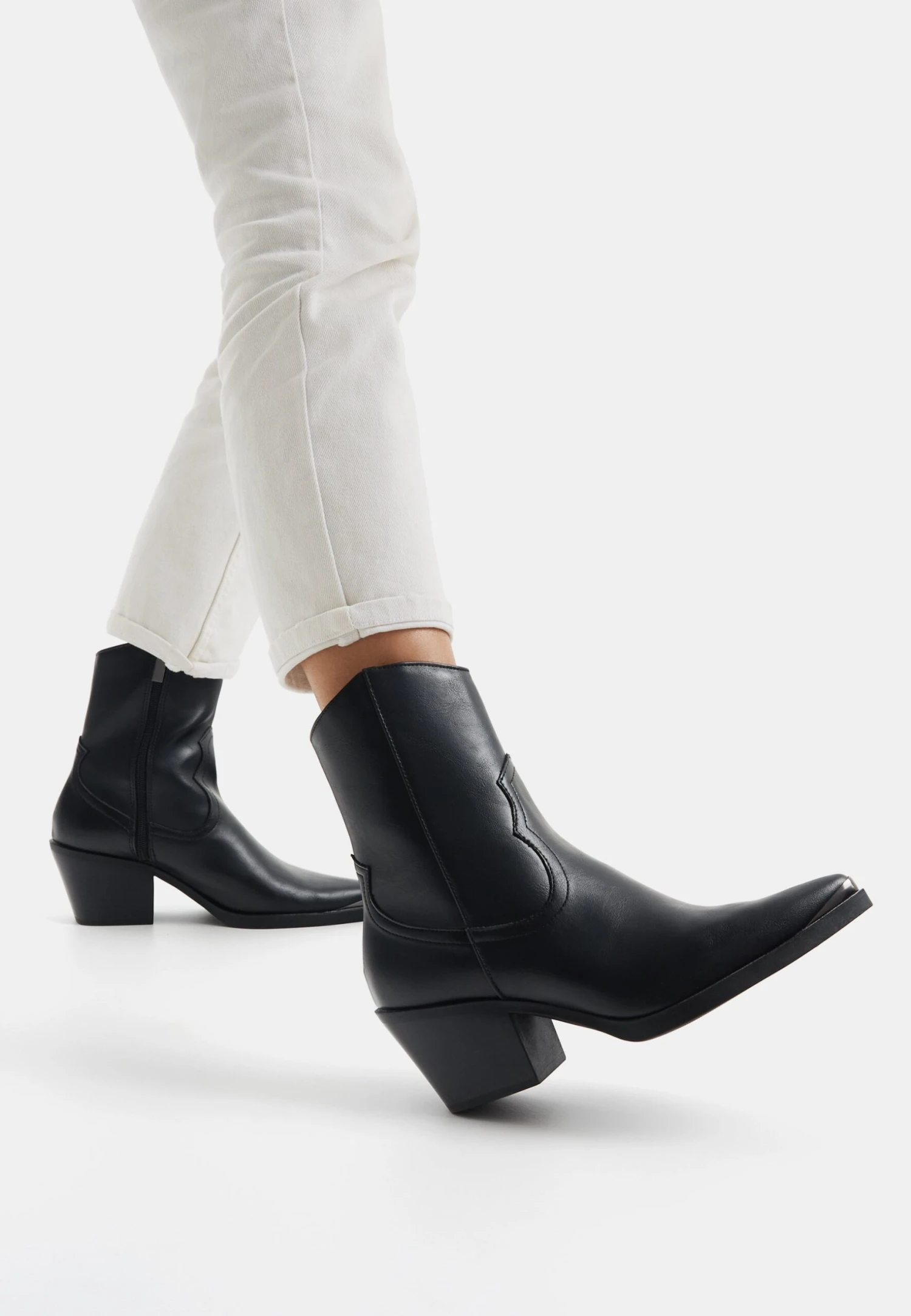 BERSHKA Heeled With Metallic Toe - Cowboy-/Bikerlaarsjes - Black 3 BERSHKA Heeled With Metallic Toe - Cowboy-/Bikerlaarsjes - Black