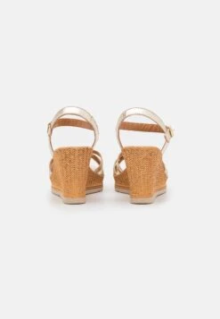 Tamaris Sandalen Met Hoge Hak - Light Gold 11 Tamaris Sandalen Met Hoge Hak - Light Gold -Anna Field Winkel cbb88e47f4a1448ab03db8d2d127c635
