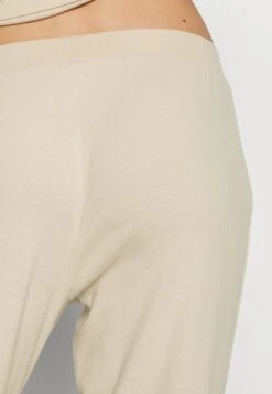 Anna Field Pyjama - Off-White -Anna Field Winkel d12046b5d132415aa9645e8d17980ce0