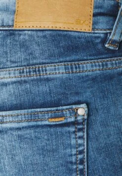 Edc By Esprit Capri - Jeansshort - Blue Denim -Anna Field Winkel d3a8f404df334f0f9c454e60c73e4579