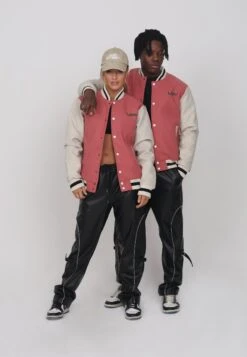 Lamar Varsity Jacket Unisex - Imitatieleren Jas - Coral -Anna Field Winkel da79dc0c8f6446288071845f3a0ab1e8