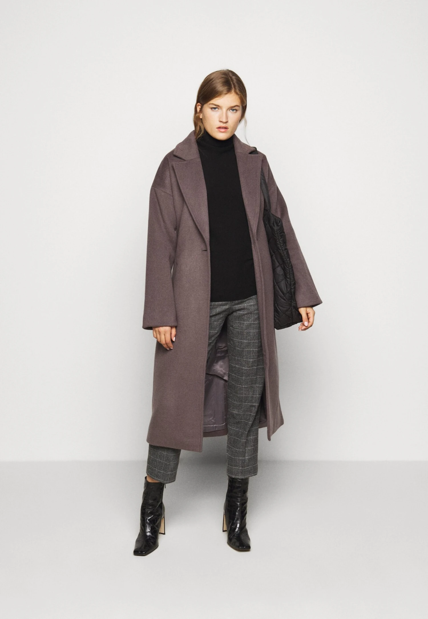 DRYKORN Liora - Trui - Schwarz 4 DRYKORN Liora - Trui - Schwarz - Afbeelding 2