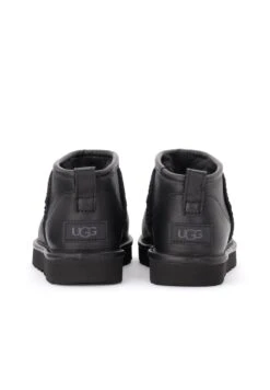 Ugg Korte Laarzen - Nero 10 Ugg Korte Laarzen - Nero -Anna Field Winkel fd30a310a4784f7187e3791c53986639