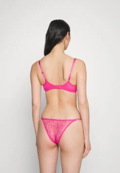AGENT PROVOCATEUR Lorna Bra - Beugel Bh - Fuchsia 9 AGENT PROVOCATEUR Lorna Bra - Beugel Bh - Fuchsia -Anna Field Winkel fd8c5d12d6dd4c64ae71ec0375460dbf